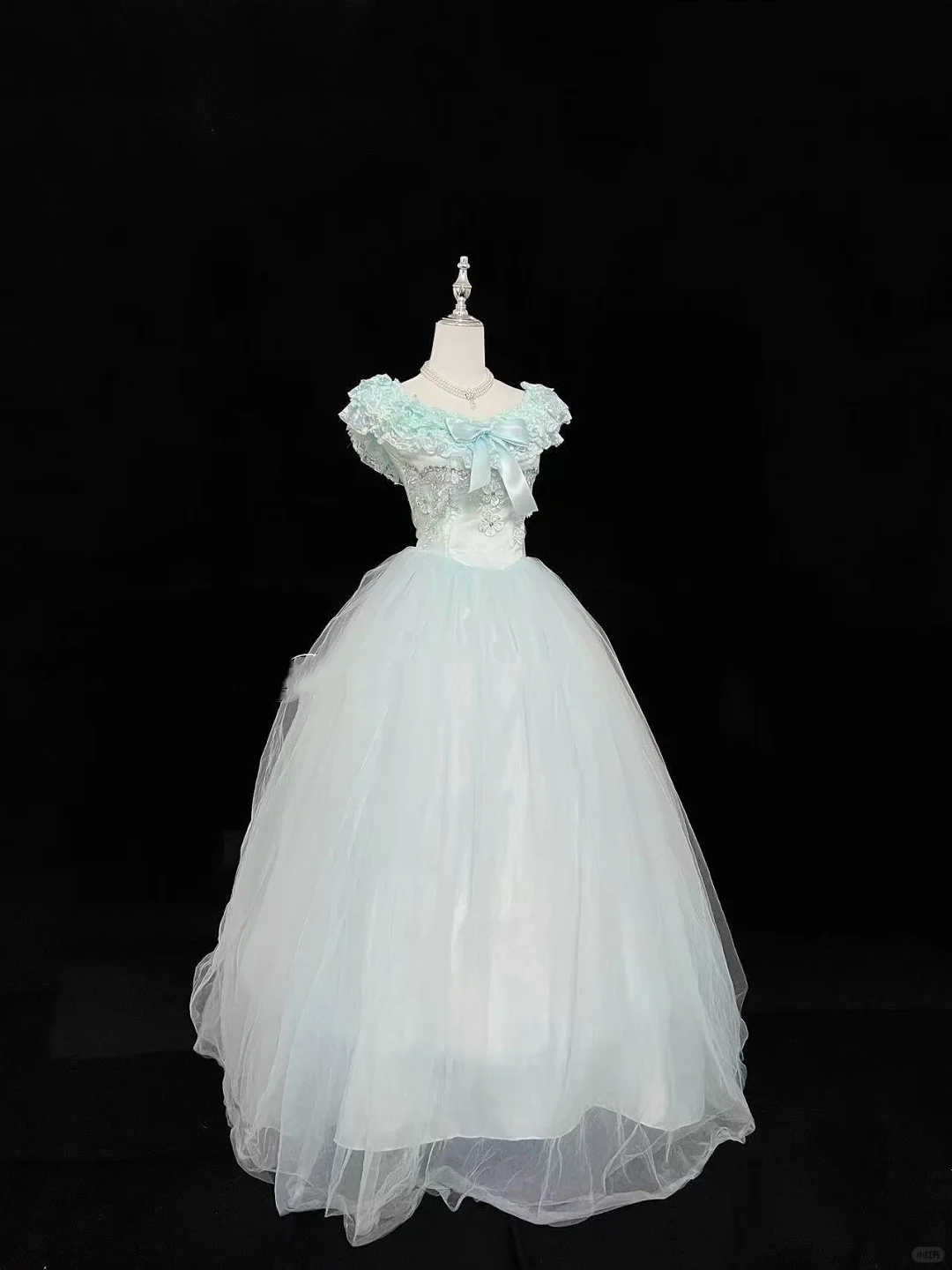 Light Blue Floral Neckline Cinched Waist Voluminous Skirt Romantic Dress, Wedding Gown gh8008