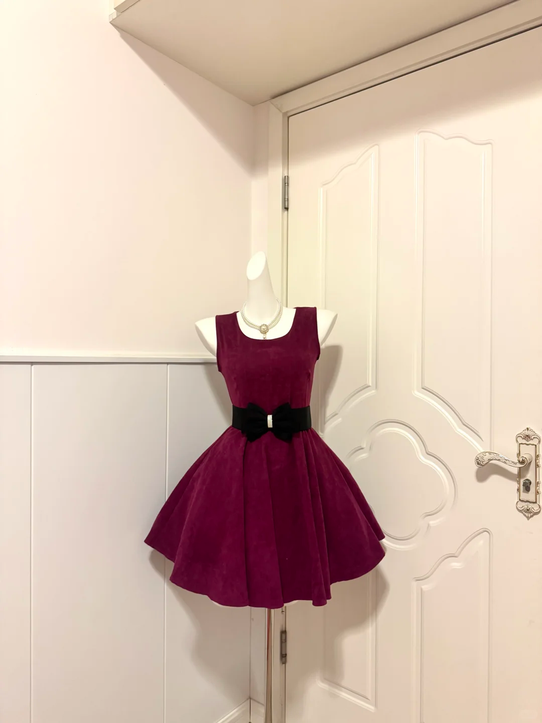 Plum Purple Velvet Sleeveless Short Cocktail Dress, Round Neck Black Rhinestone Bow Sash A‑Line Homecoming Party Gown gh9171