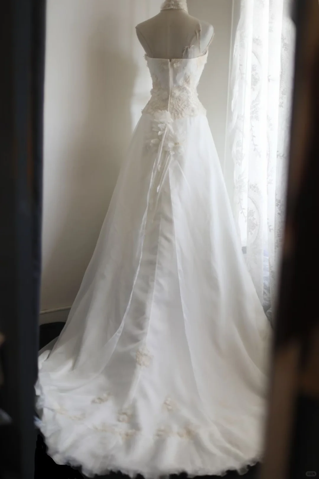 Halter High‑Neck A‑Line Wedding Dress, Illusion Tulle Halter 3D Floral Lace Beaded Applique Twisted Front Skirt Layered Bridal Gown gh9114