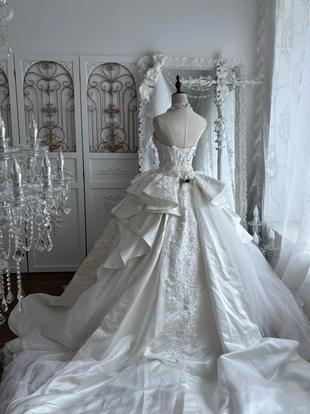Elegant White Strapless Gown with Fitted Waist and Voluminous Skirt, Prom Gown, Evening Gown & Bridal Wedding Gown gh7357