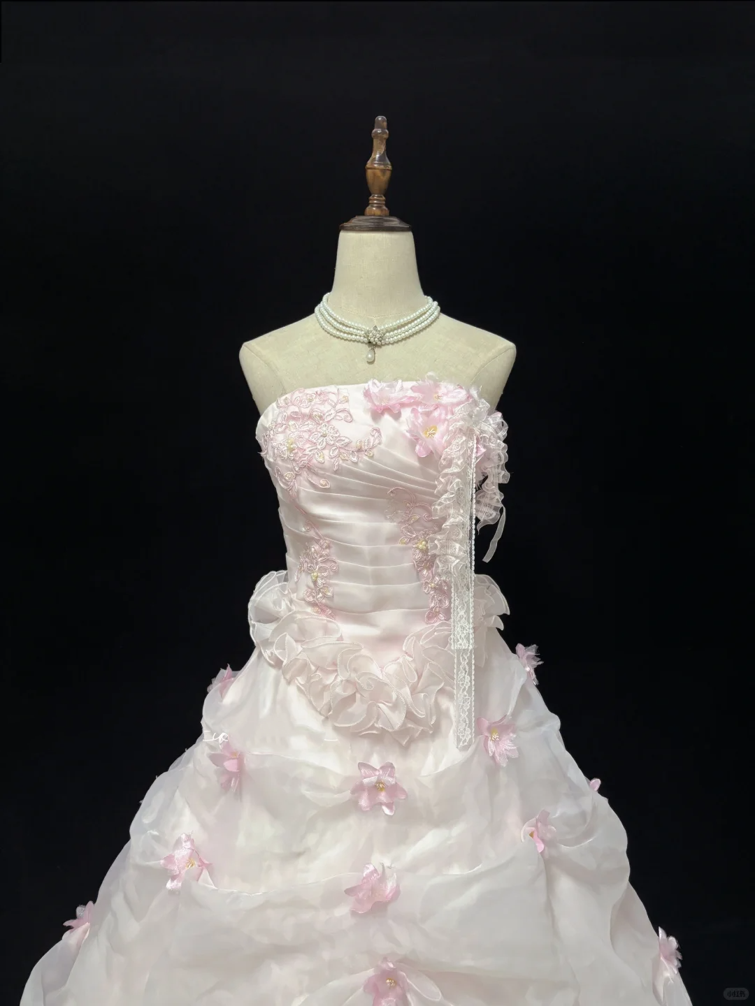 Blush Pink Strapless Vintage Luxury Romantic Gown With Floral Appliqués, Cinched Waist, Voluminous Tiered Skirt, Wedding Dress & Bridal Gown gh8101