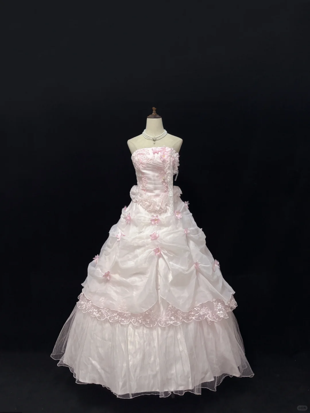 Blush Pink Strapless Vintage Luxury Romantic Gown With Floral Appliqués, Cinched Waist, Voluminous Tiered Skirt, Wedding Dress & Bridal Gown gh8101