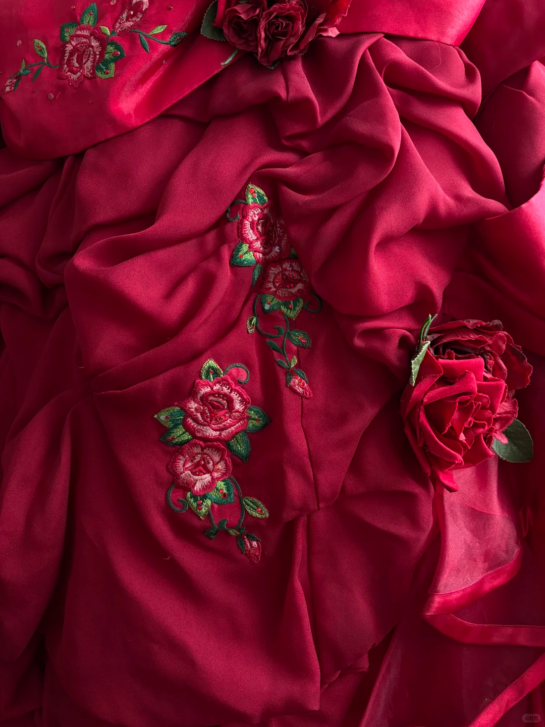Red Strapless Gown with Fitted Waist and Puffy Skirt, Suitable for Prom, Evening Party and Wedding gh7358