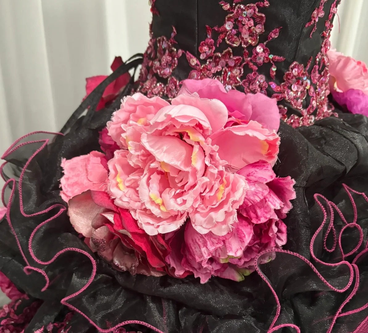 Schwarz Rosa Blumen Maximalismus Langes Tüll Ballkleid 16. Geburtstagskleid Quinceanera Kleid gh4739