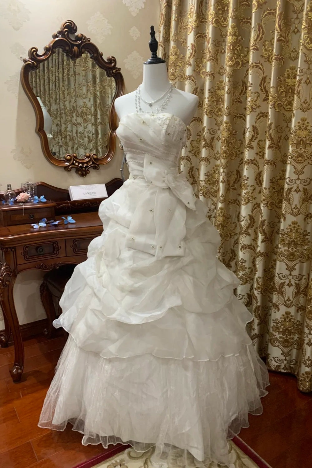 girlhomeshops - Weißes langes Brautkleid mit zarter Perlenstickerei GH6300
