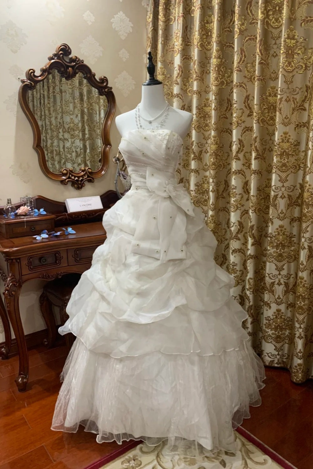 girlhomeshops - Weißes langes Brautkleid mit zarter Perlenstickerei GH6300