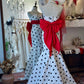 Retro-Meerjungfrauenkleid mit Bandeau-Ausschnitt und schwarz-weißen Polka-Dots: Roter Schleifengürtel, taillierter, ausgestellter Rock, festliches Abendkleid gh6576