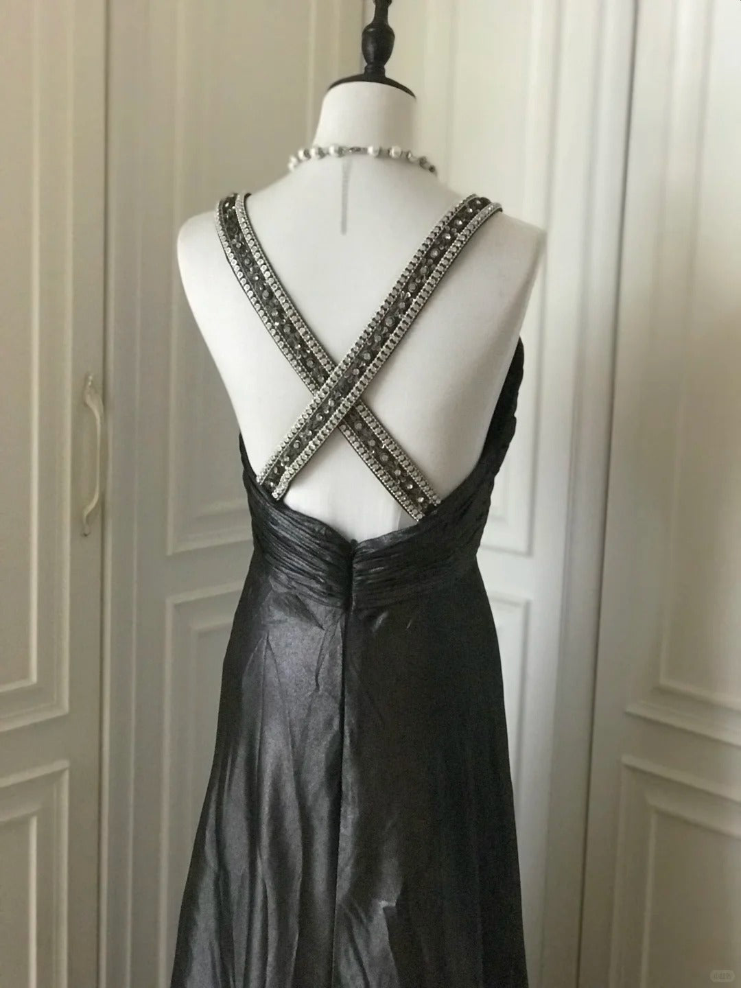 ✨🖤Robe de soirée longue en satin à col en V profond et perles noires, style cygne noir vintage Downton Abbey gh4390