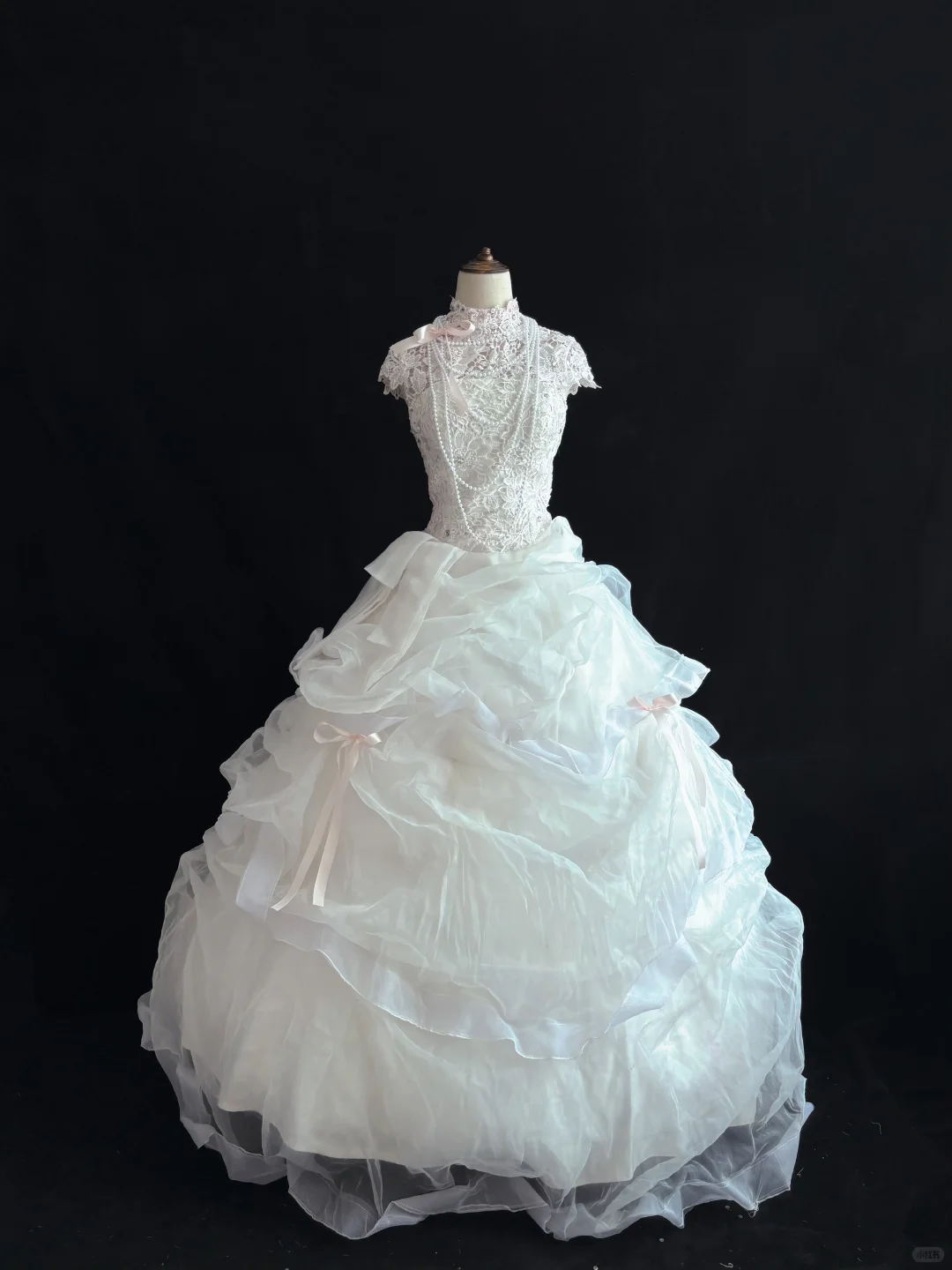 White Lace Romantic Gown, Cinched Waist, Voluminous Princess Skirt, Wedding Dress & Bridal Gown gh8188