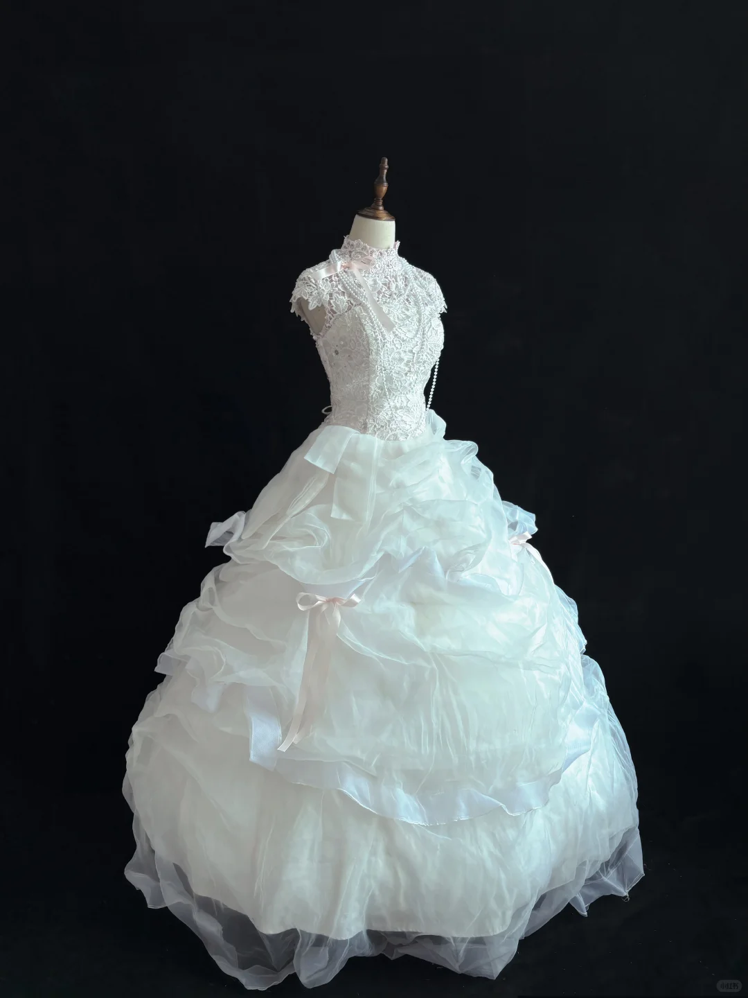 White Lace Romantic Gown, Cinched Waist, Voluminous Princess Skirt, Wedding Dress & Bridal Gown gh8188