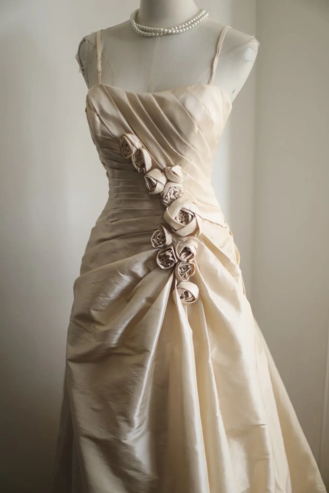 Champagne Spaghetti Strap A‑Line Wedding Dress, Square Neck Draped Ruched Bodice 3D Fabric Rose Appliqué Taffeta Bridal Gown gh9118