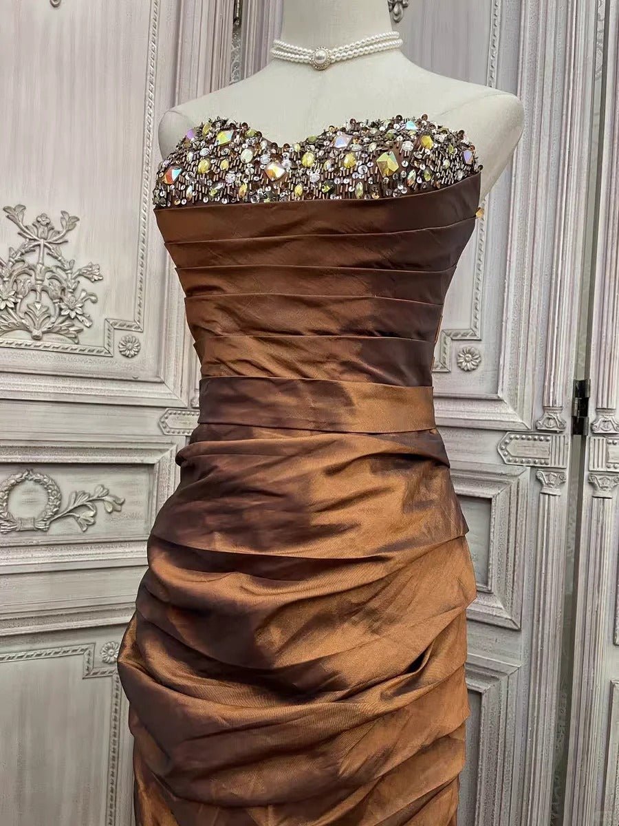 ✨Girlhomeshops - Robe de soirée courte en satin marron avec strass gh4985