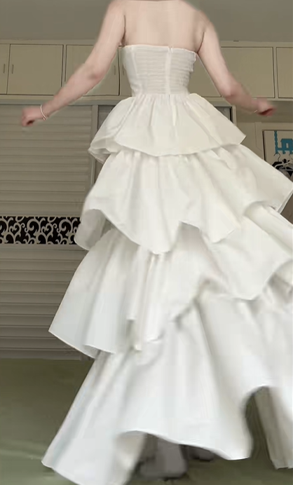 White Strapless Sweetheart Neck Tiered High‑Slit Wedding Gown, Multi‑Layer Ruffle Cake Skirt Formal Prom Dress gh8997