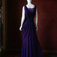 Robe de soirée longue convertible en satin violet foncé à col en V avec détail de fleur en cristal gh6743
