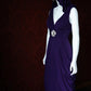 Robe de soirée longue convertible en satin violet foncé à col en V avec détail de fleur en cristal gh6743