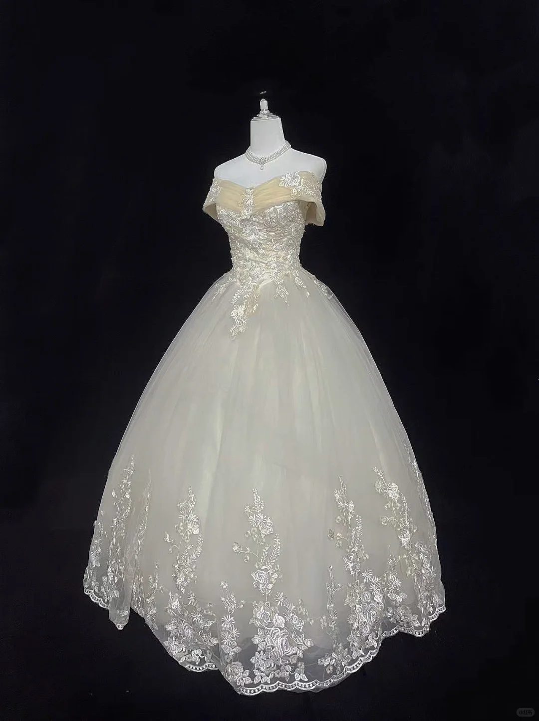 Soft Pale Yellow Off-the-Shoulder Embroidered Cinched Waist Voluminous Princess Skirt Romantic Dress, Wedding Gown gh8016