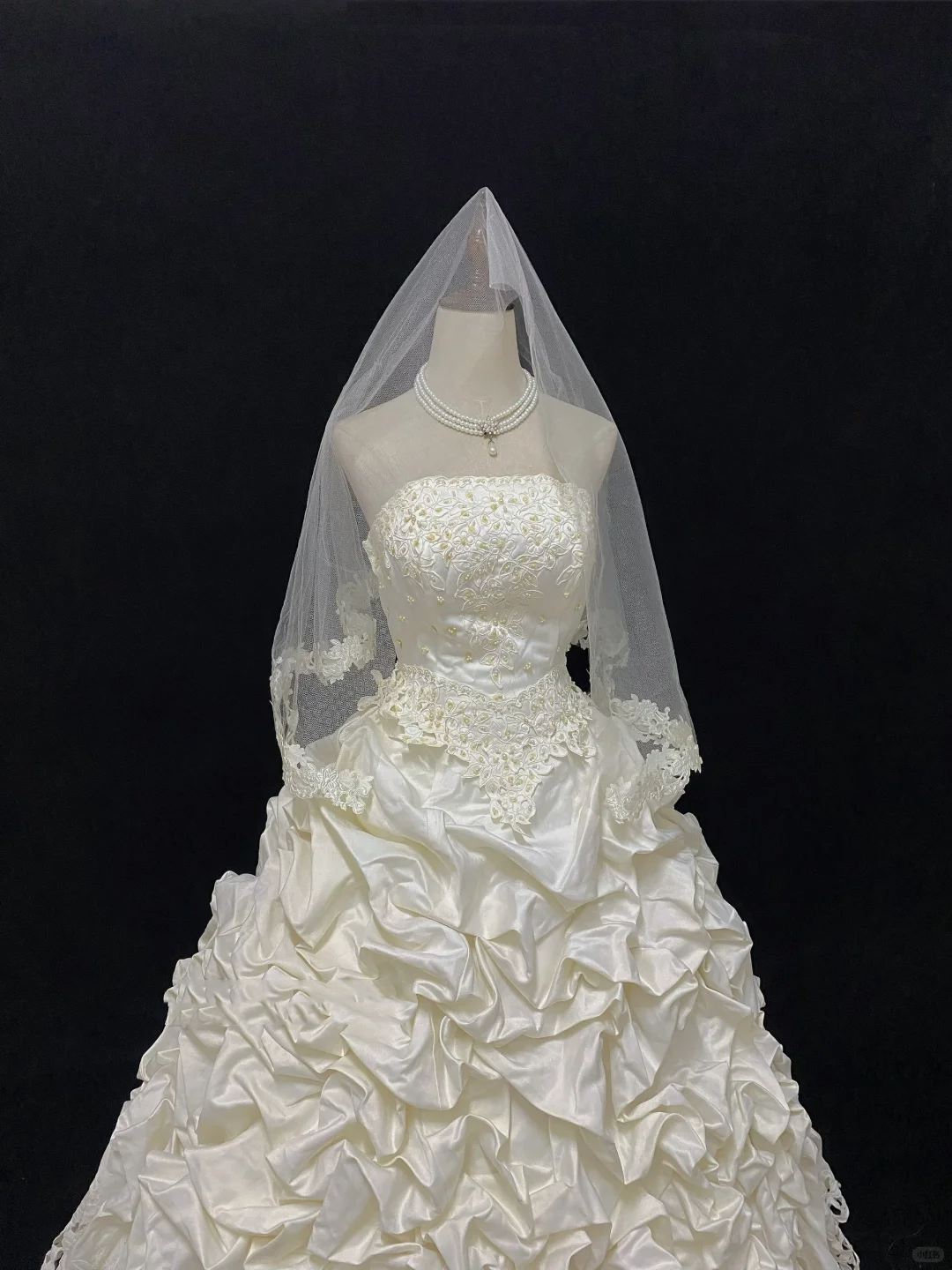 Off White Strapless Romantic Gown, Lace Fabric, Cinched Waist, Voluminous Tiered Skirt with Lace Trim, Wedding Gown gh8105