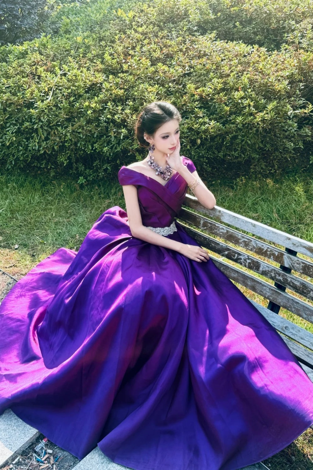Langes, violettes Satin-Ballkleid gh6902