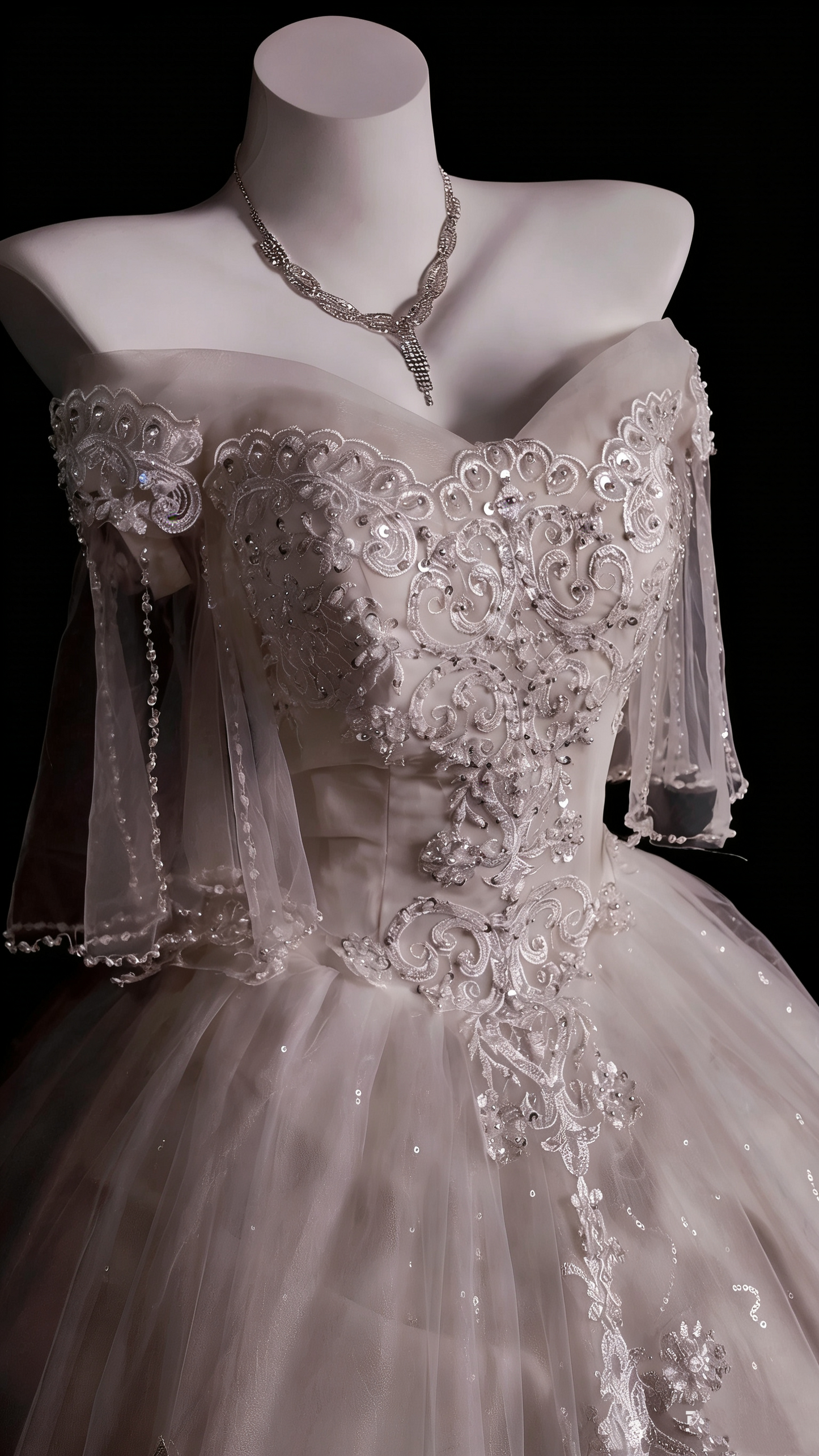 Luxuriöses, bodenlanges Ballkleid im Court-Stil aus Satin und Tüll mit schulterfreiem Ausschnitt, Perlenstickerei und Schleppe – Hochzeits- und Verlobungskleid gh6494