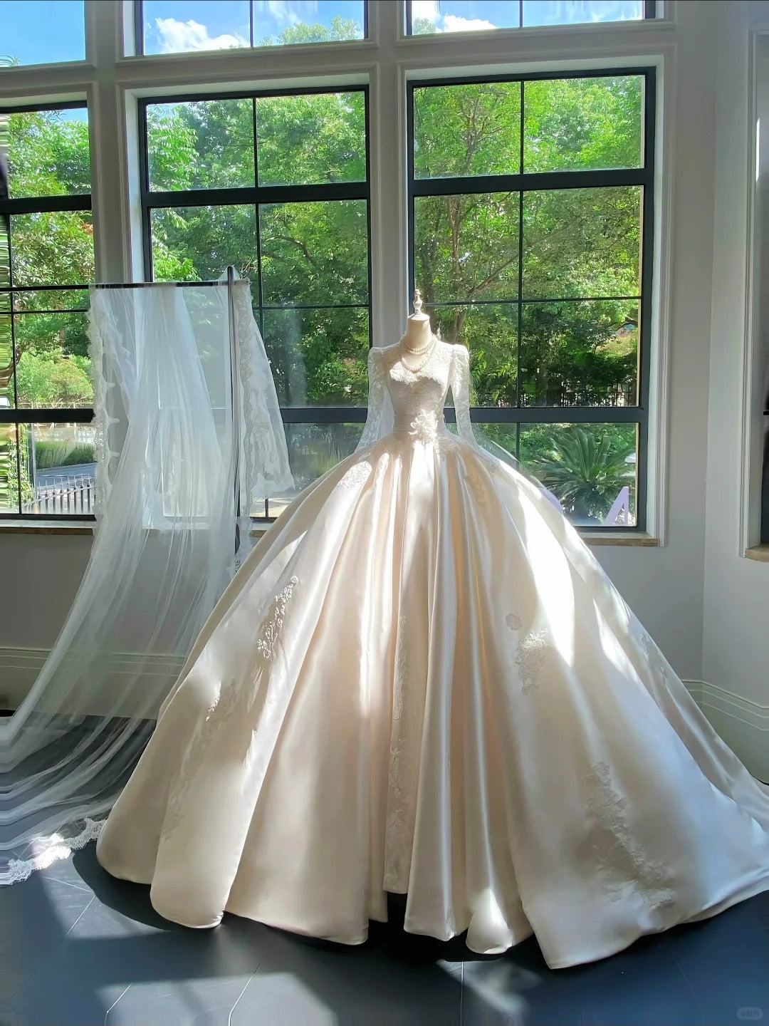 Girlhomeshops--💕White long-sleeved exquisite lace long tulle wedding dress gh5444