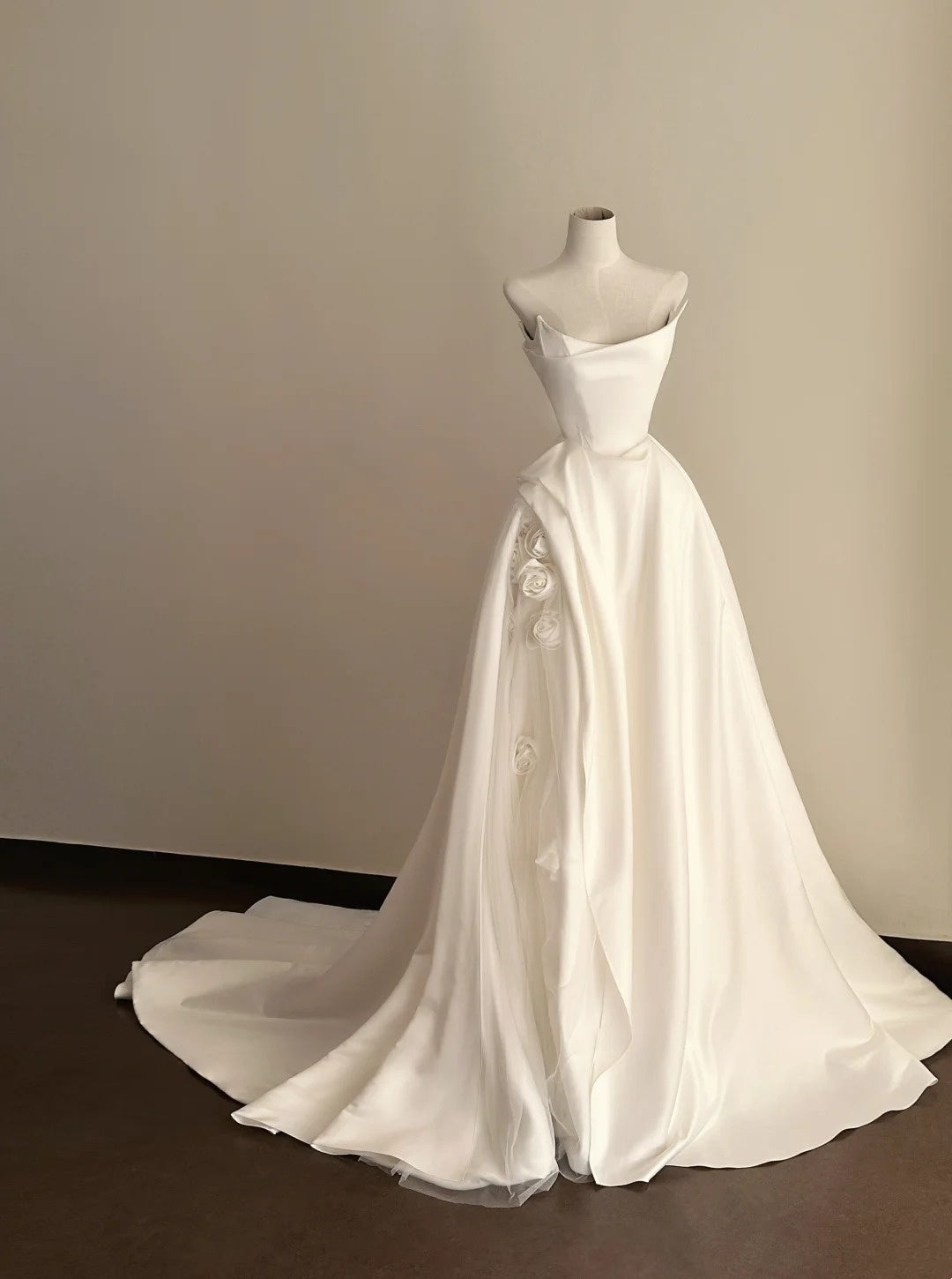 Robe de mariée longue en satin blanc gh6819