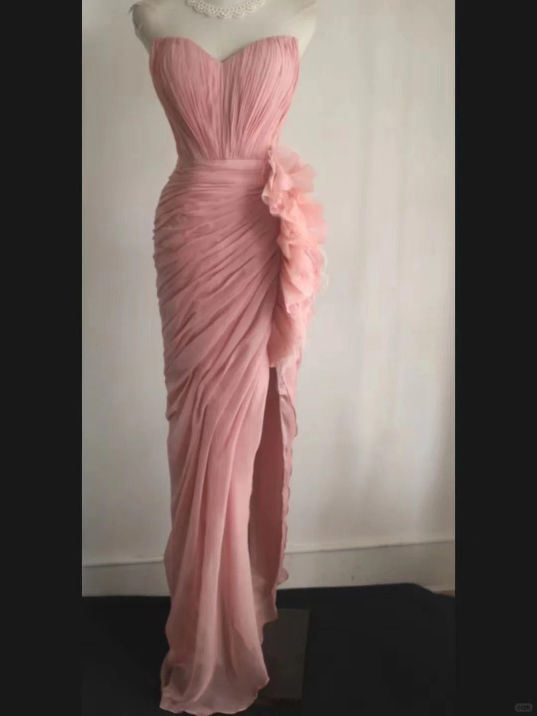 Rosa elegantes einzigartiges langes Tüll-Schrägschnitt-unregelmäßiges Plissee-Fischschwanz-Ballkleid-Dinnerparty-Abendkleid-Hochzeits-Erwachsenenzeremonie-Geburtstagsparty gh4079