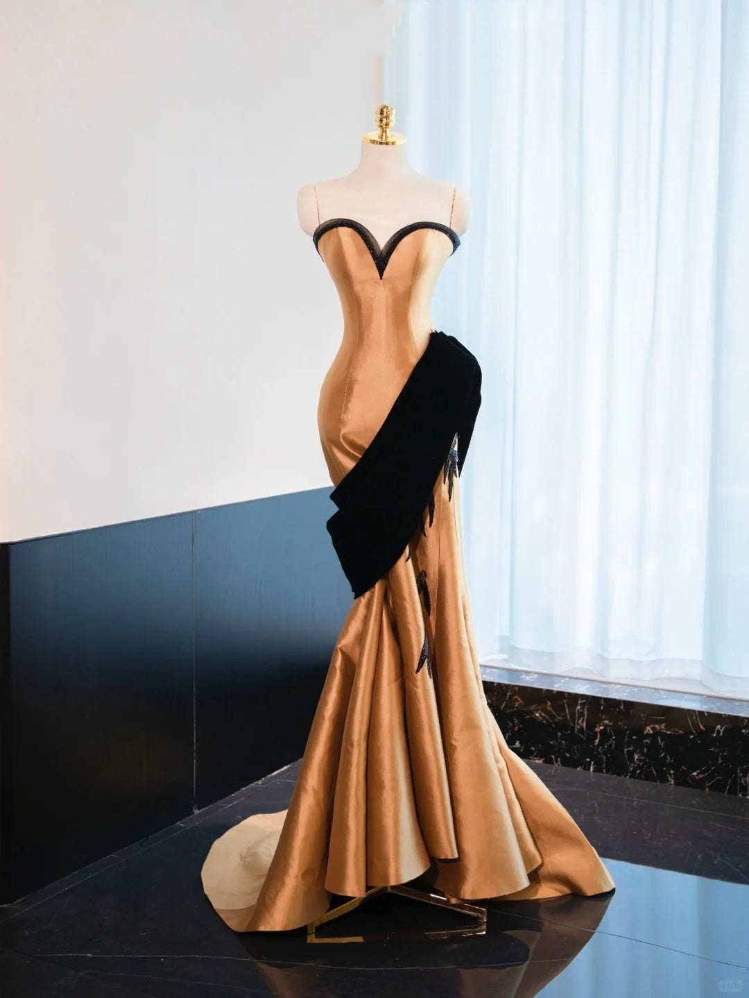 Gold Perlen Lange Bodenlange Satin Ballkleid Abendkleid Abschlusskleid gh4554