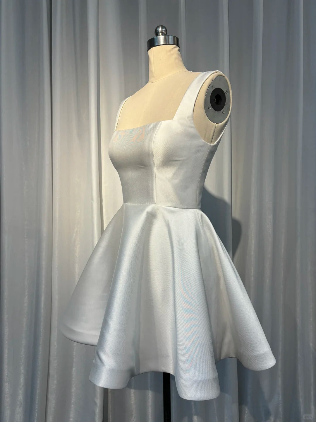 ✨Girlhomeshops🔥 Remise : 5 % de réduction sur les commandes de plus de 100 $ - Robe de bal courte classique en satin blanc à la mode, tenue de rentrée scolaire gh4970