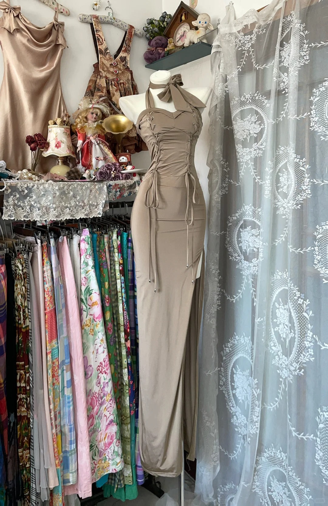 Girlhomeshops - Robe de soirée sirène longue moulante en satin marron clair gh5245