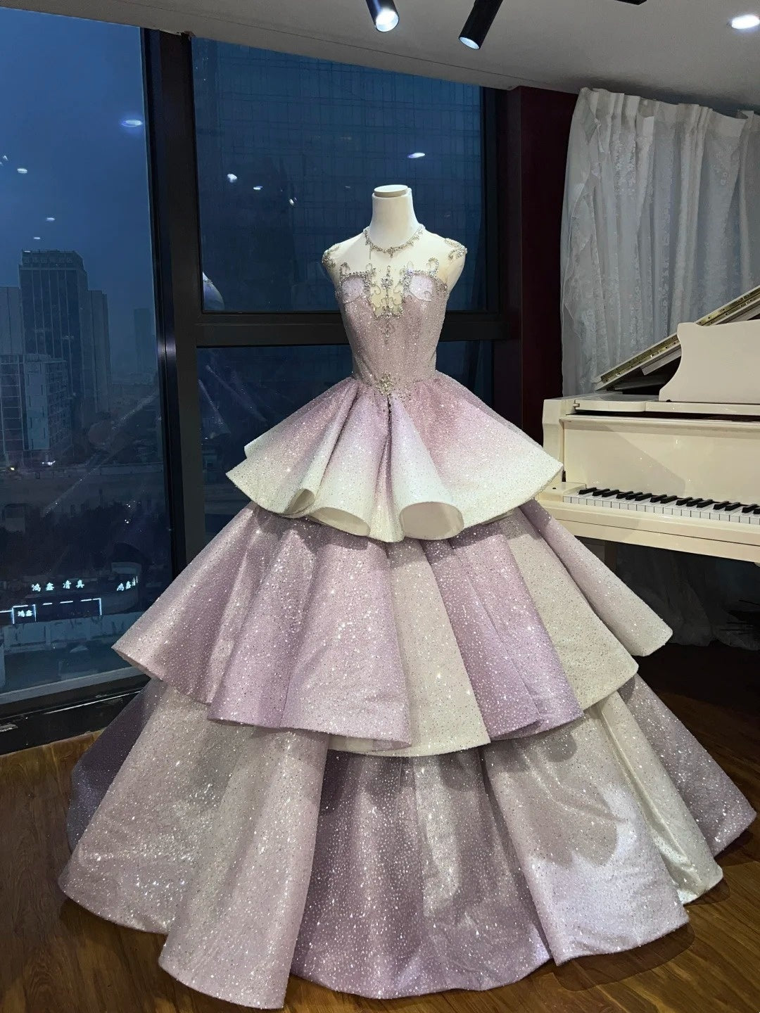 Funkelndes, mehrlagiges Prinzessinnenkleid, langes, formelles Ballkleid aus Satin gh6722