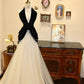 Robe de soirée longue en tulle, élégante et à la mode, avec col en V et perles noires et blanches, gh4240