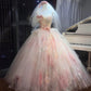 Une adorable robe de fée à imprimé floral, ornée de milliers de fleurs épanouies sur l'ourlet. gh6728