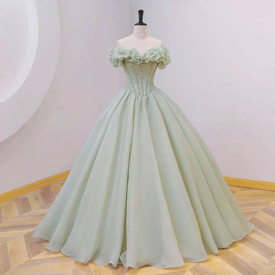 Grünes, langes Ballkleid aus Satin mit Perlenbesatz, gh4359