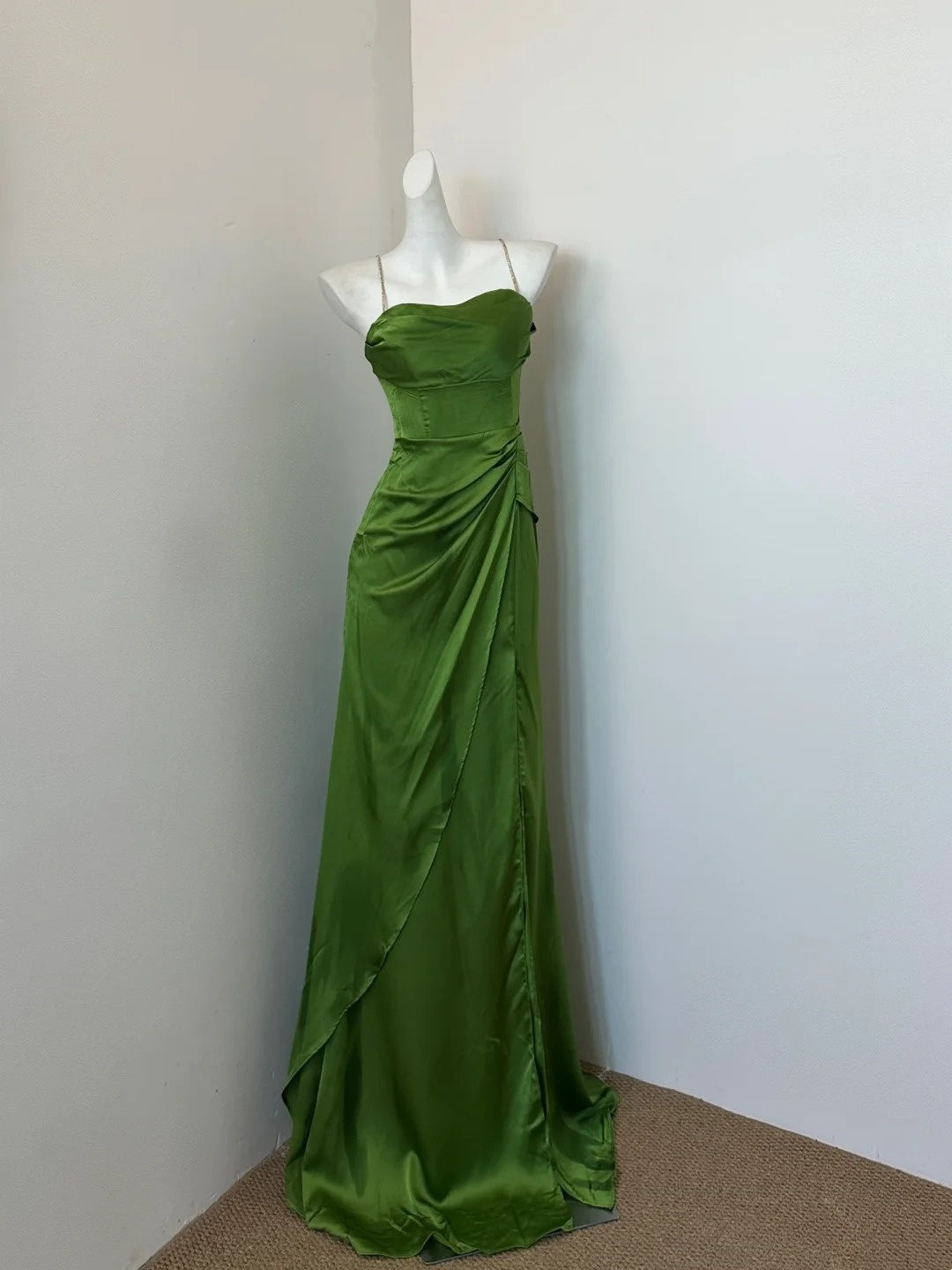 Grünes schlichtes, modisches Satin-Ballkleid, langes Abendkleid, Partykleid, gh4832