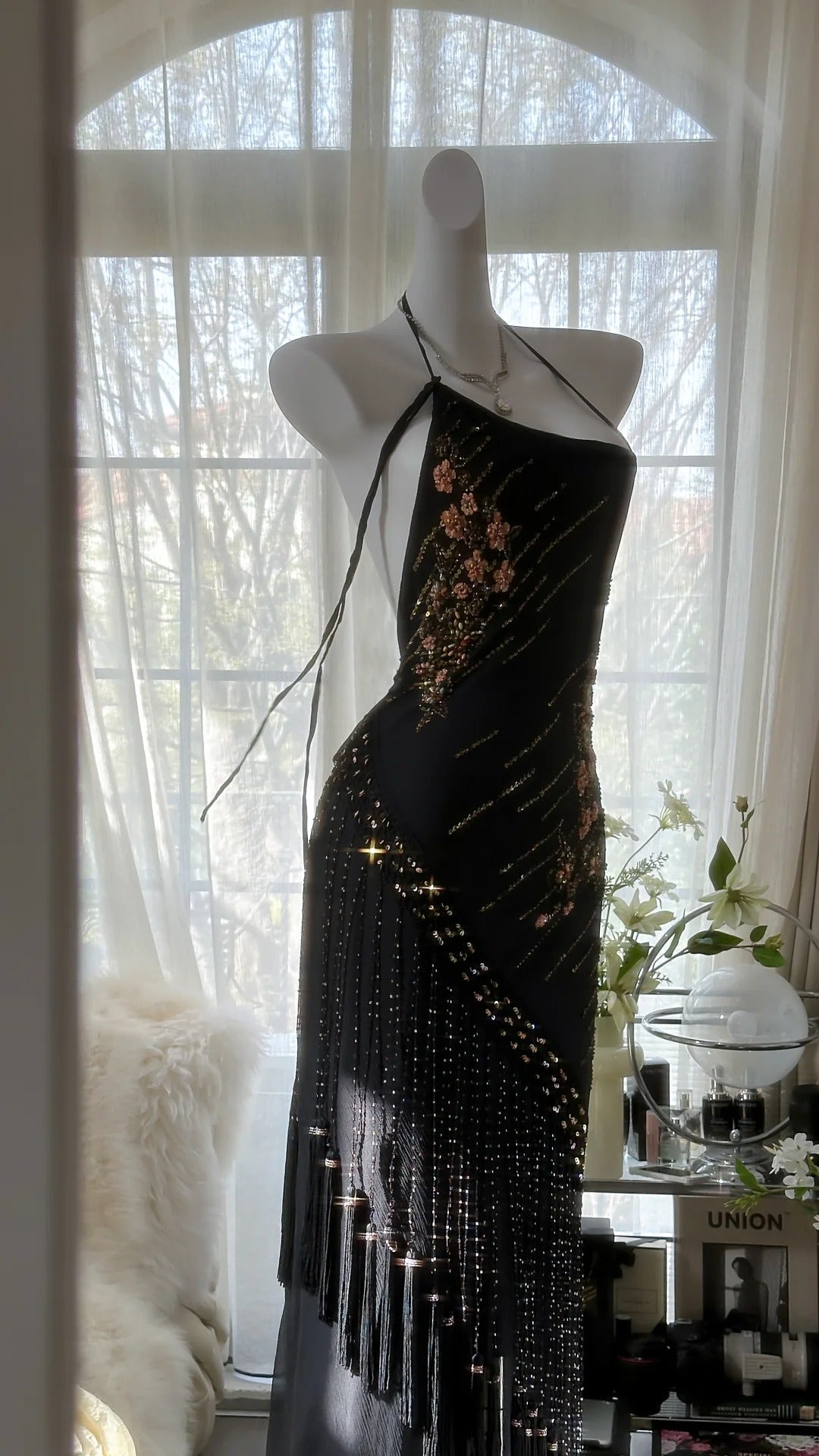 Robe de soirée longue en mousseline de soie noire, style vintage, délicate, à fleurs, avec pompons et perles, pour fête d'anniversaire, bal, gh3972