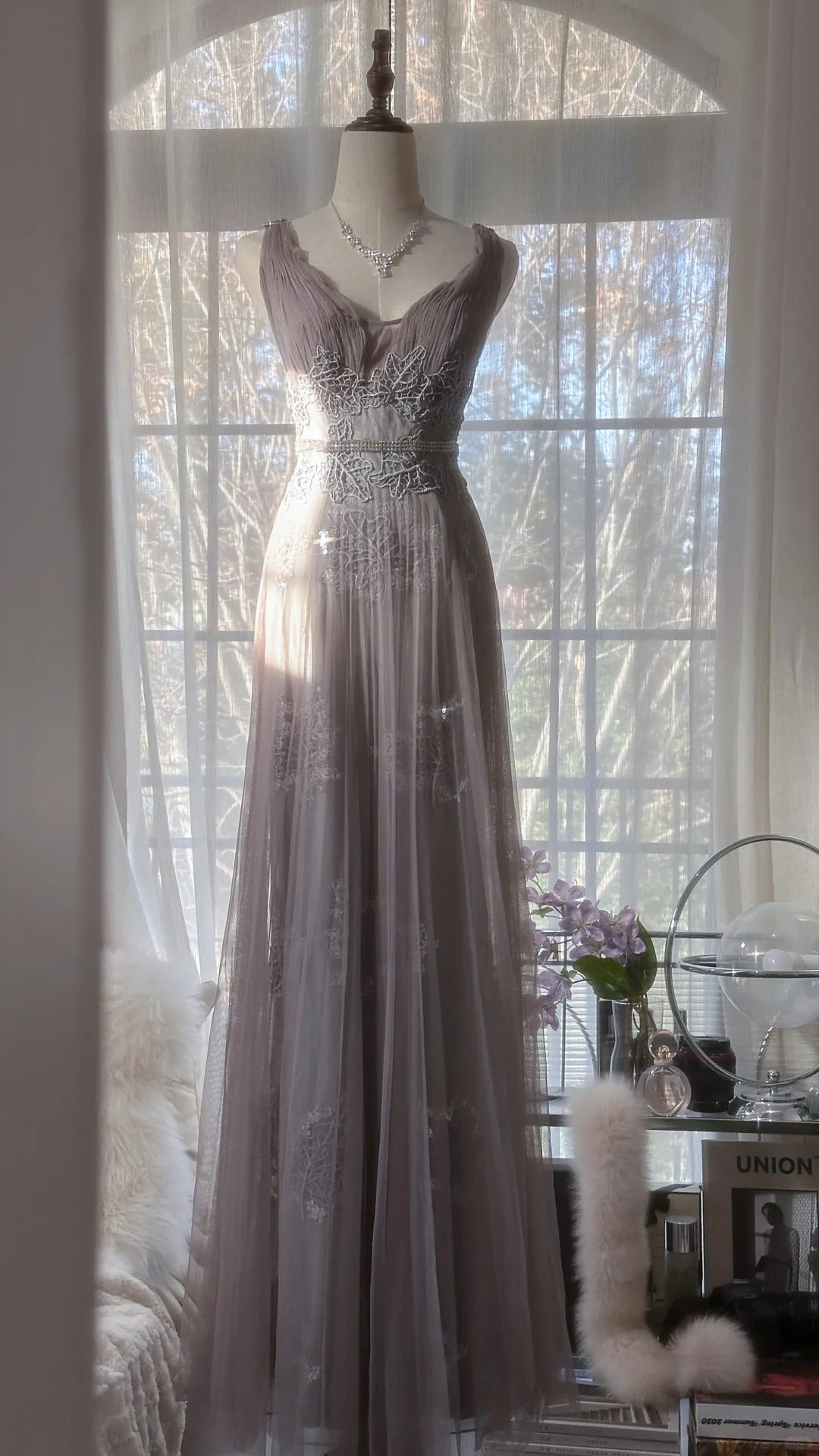 Grau Lila Romantisch Mode Elegant Exquisite Spitze Blumenapplikation Langes Tüll Feen-Ballkleid Abendkleid Geburtstags-/Hochzeitsgast-/Feiertagspartykleid Ballkleid Valentinstags-Date-Kleid Brautjungfernkleid gh4031
