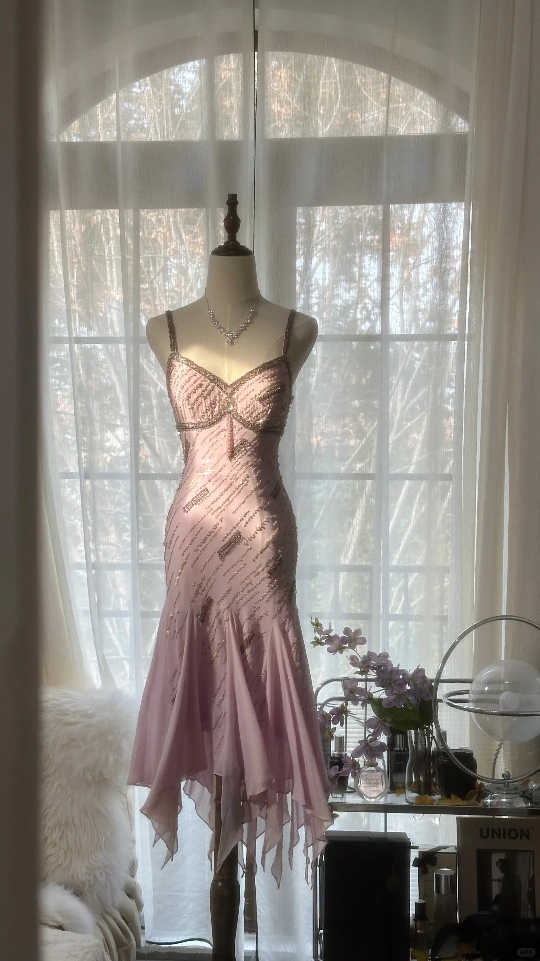 Blassrosa, elegantes, modisches, raffiniertes, perlenbesetztes, herzförmiger Ausschnitt, Spaghettiträger, langes Chiffon-Kleid mit Rüschen, Heimkehrkleid, Ballkleid, Abendkleid, Geburtstags-/Urlaubspartykleid, Ballkleid gh4067