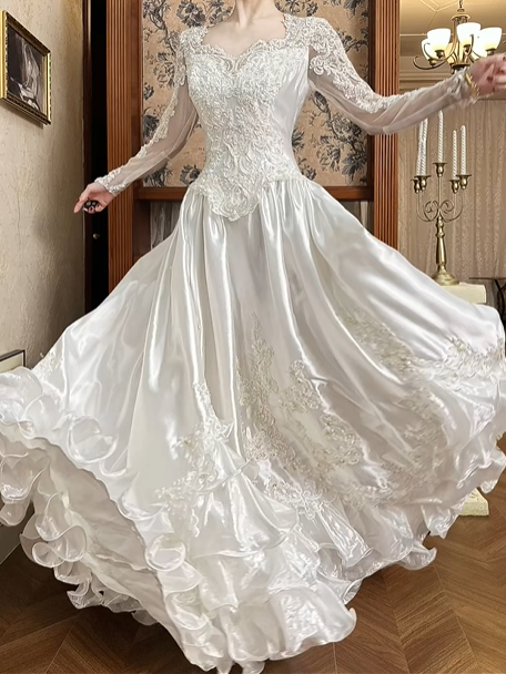 White Vintage Satin Wedding Ball Gown, V‑Neck Sheer Lace Long Sleeves, Lace Beaded Appliqué Fitted Bodice, Multi‑Layer Ruffle Cake Skirt, Prom Dress gh8658