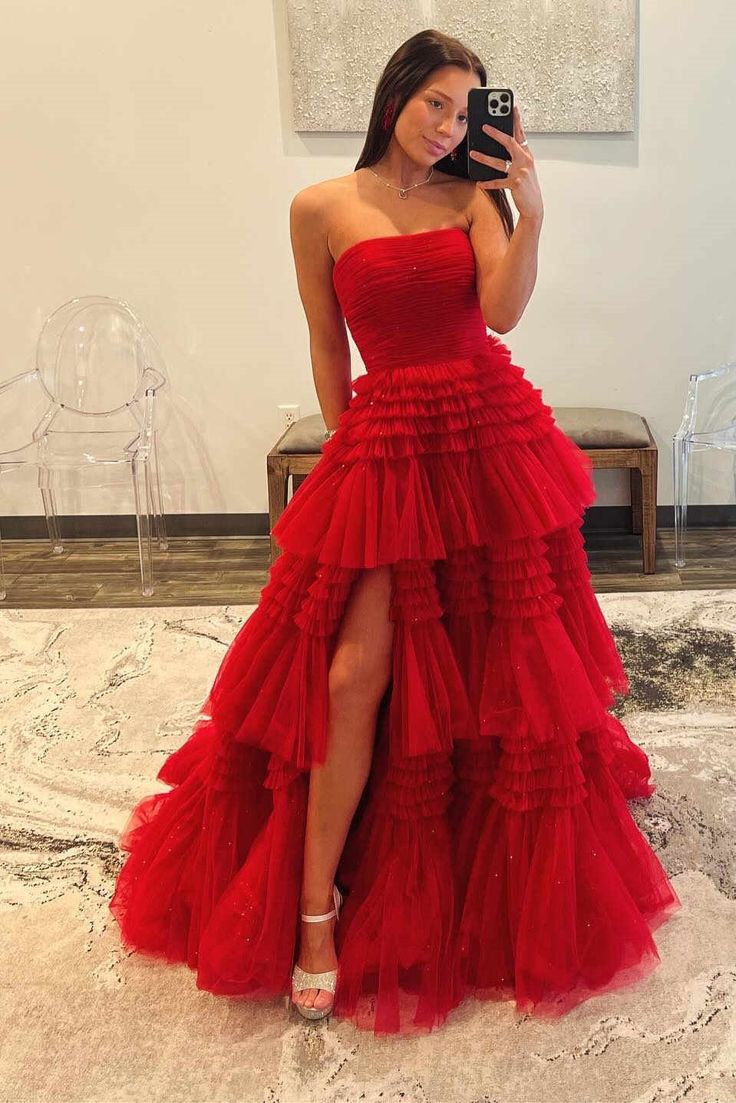 Robe de bal longue en tulle sans bretelles avec volants à plusieurs niveaux gh2676