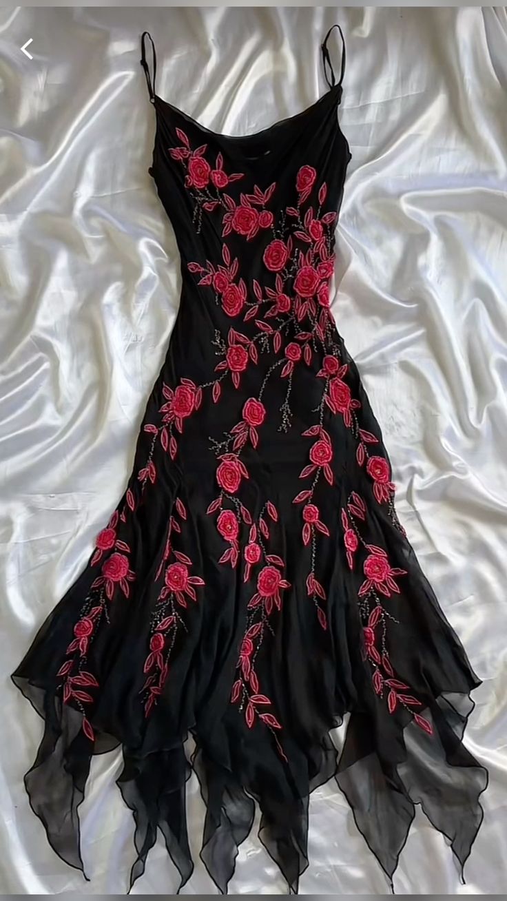 Black gorgeous delicate Beads floral applique spaghetti straps long elegant tulle ball gown evening dress gh3170