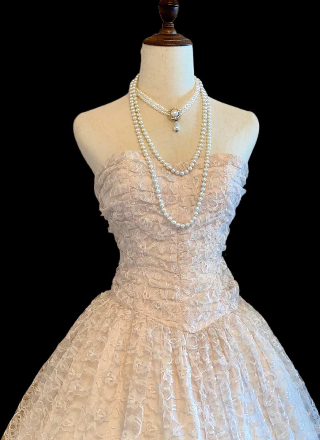 Vintage Blush White Lace Midi Ball Gown, Strapless Sweetheart Neck, Ruched Bodice, Full A‑Line Midi Skirt, Retro Short Bridal Prom Dress gh8902