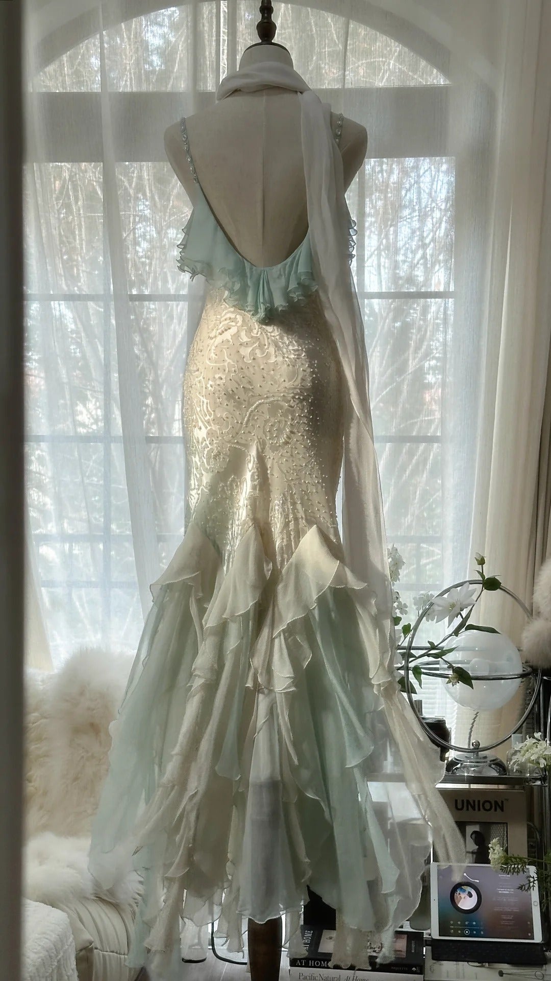 Weiß Mintgrün Romantische Mode Elegante Zarte Perlen Spitze Spaghetti-Trägern Lange Tüll Chiffon Rüschen Ballkleid Abendkleid Partykleid gh4056