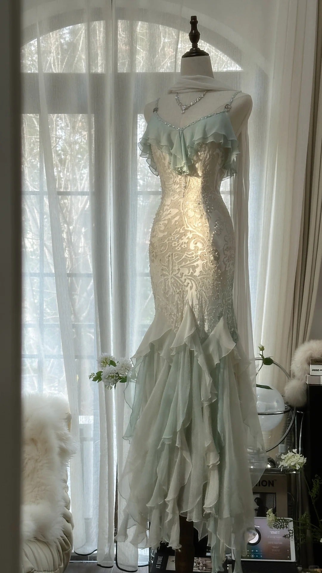 Weiß Mintgrün Romantische Mode Elegante Zarte Perlen Spitze Spaghetti-Trägern Lange Tüll Chiffon Rüschen Ballkleid Abendkleid Partykleid gh4056