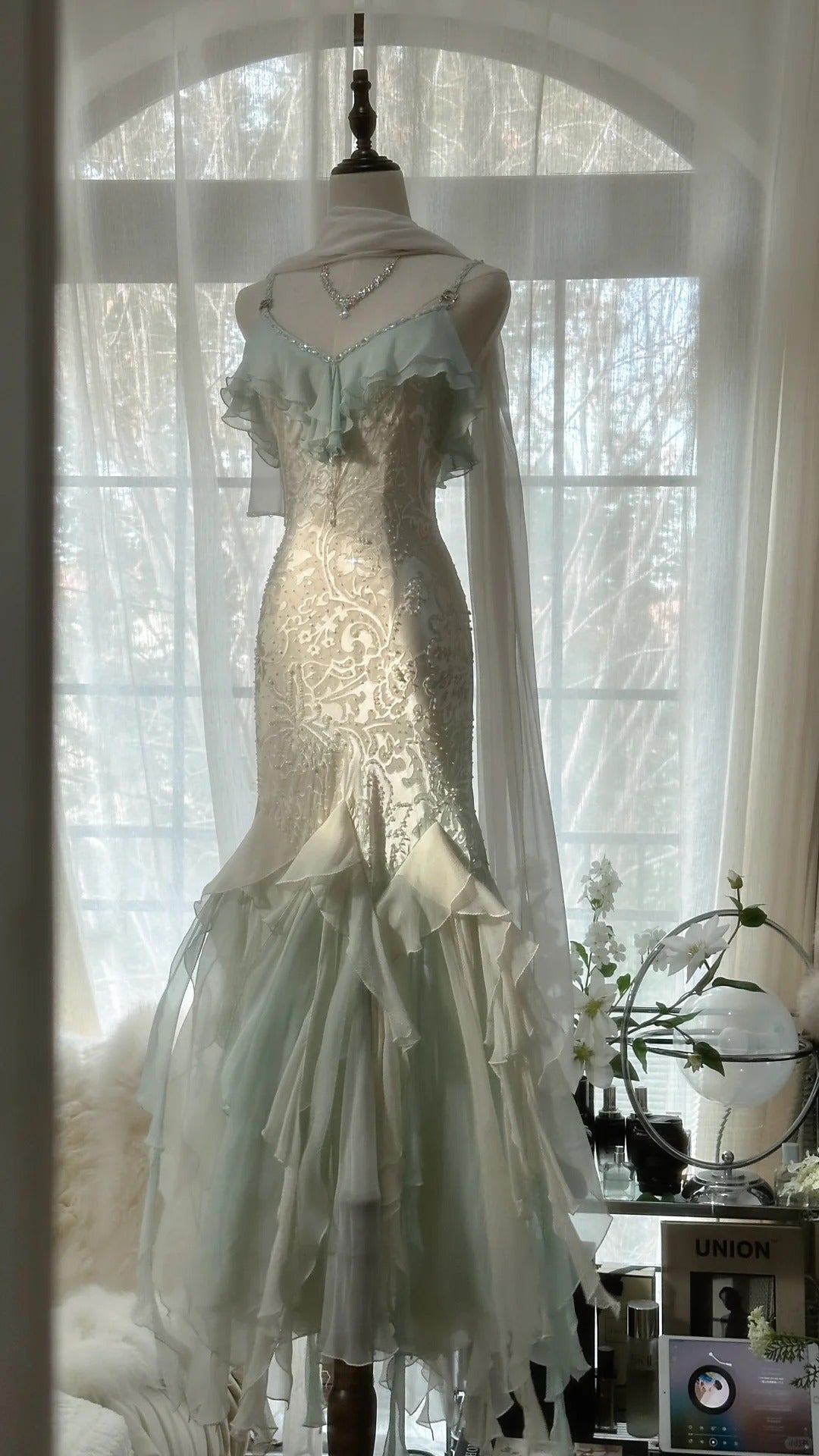 Weiß Mintgrün Romantische Mode Elegante Zarte Perlen Spitze Spaghetti-Trägern Lange Tüll Chiffon Rüschen Ballkleid Abendkleid Partykleid gh4056