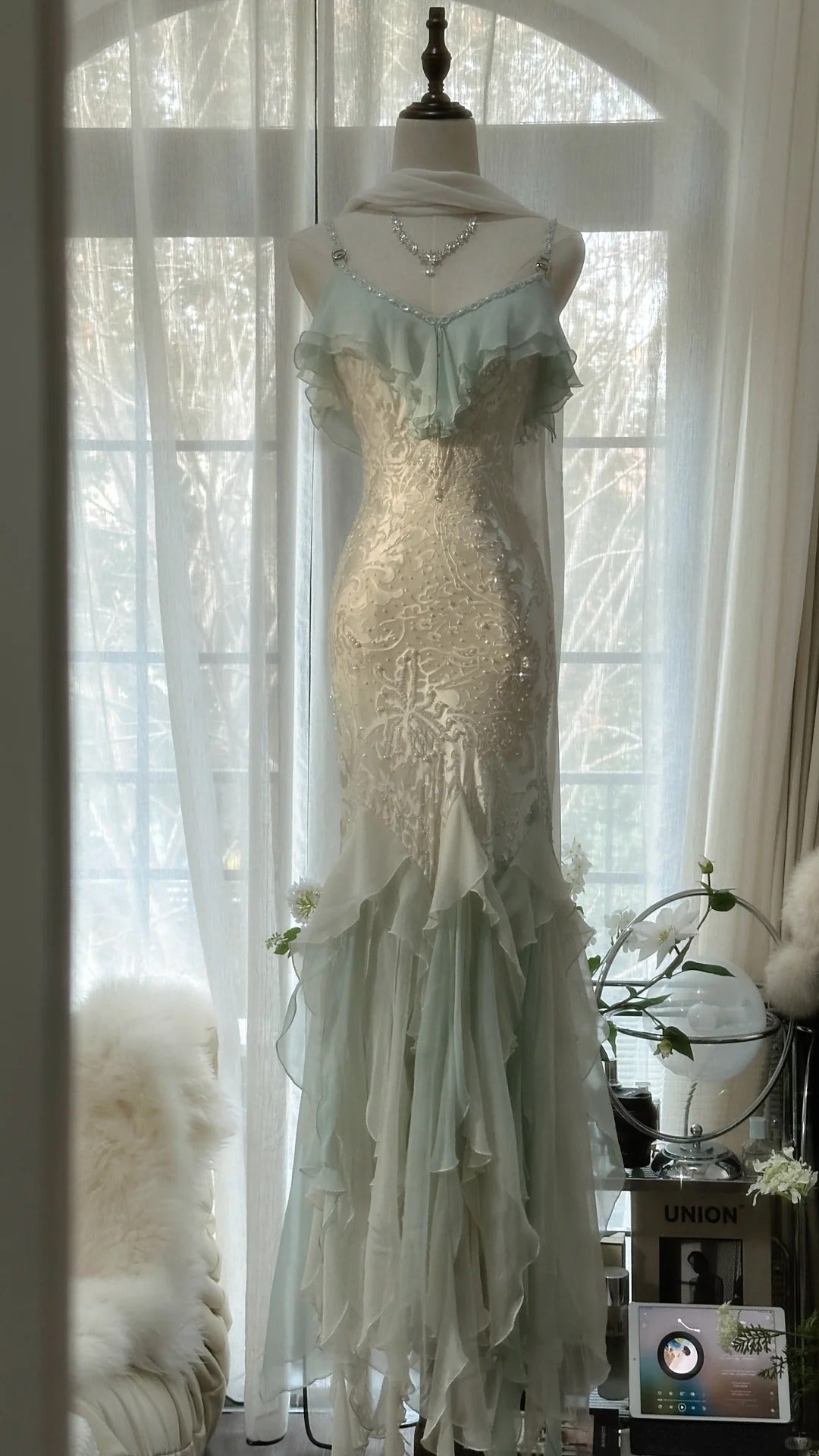 Weiß Mintgrün Romantische Mode Elegante Zarte Perlen Spitze Spaghetti-Trägern Lange Tüll Chiffon Rüschen Ballkleid Abendkleid Partykleid gh4056
