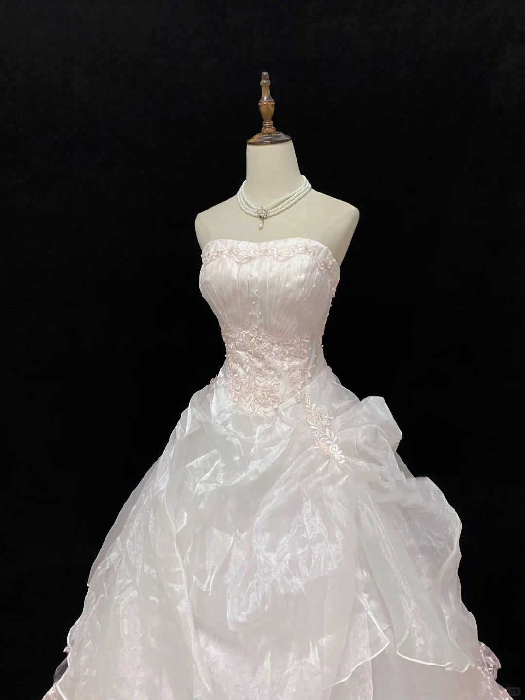Blush Pink Strapless Vintage Romantic Gown, Cinched Waist, Voluminous Skirt With Lace Trim, Wedding Dress & Bridal Gown gh8151