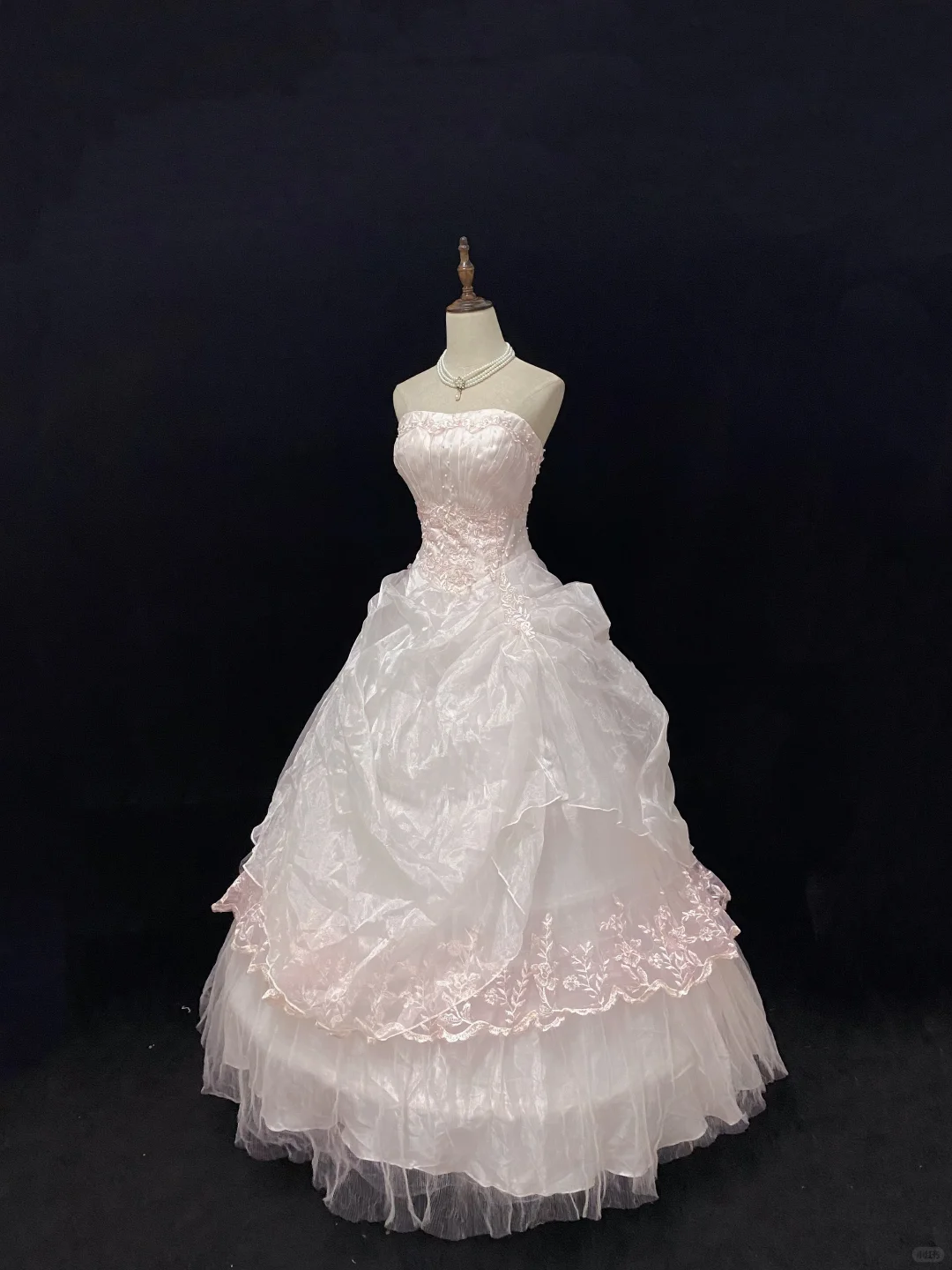 Blush Pink Strapless Vintage Romantic Gown, Cinched Waist, Voluminous Skirt With Lace Trim, Wedding Dress & Bridal Gown gh8151