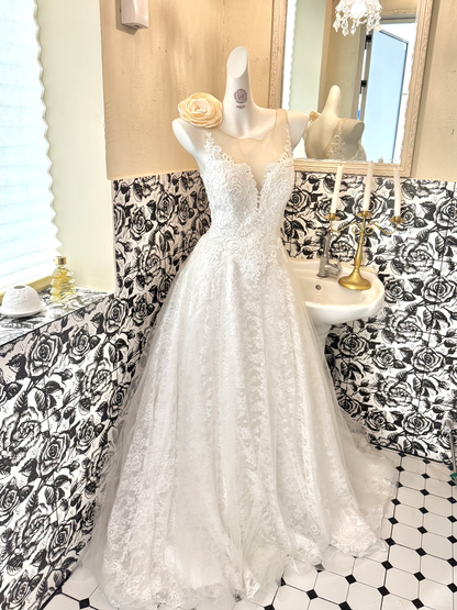 Ivory Lace Sleeveless Cinched Waist Figure-Flattering Full Flared Skirt Long Romantic Dress, Wedding Gown gh7803