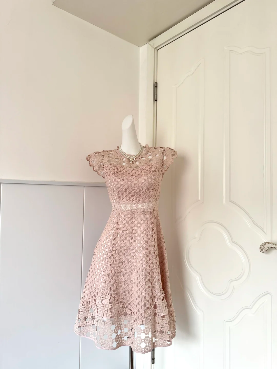 Dusty Pink Lace Short Cocktail Dress, Ruffle Cap Sleeve High‑Waist A‑Line Homecoming Dress gh9145