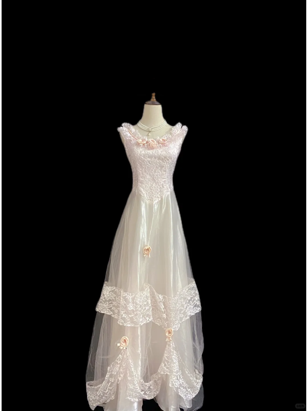 Blush Pink Vintage Rose Lace Romantic Wedding Dress, Cinched Waist, Voluminous Elegant Skirt gh8334